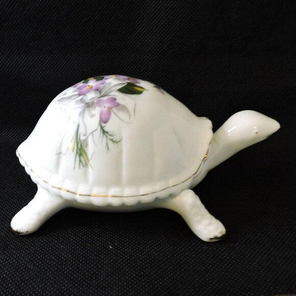 Vintage Lefton Porcelain Trinket Box With Violets Turtle Shaped Jewelry Storage - Picture 2 of 6